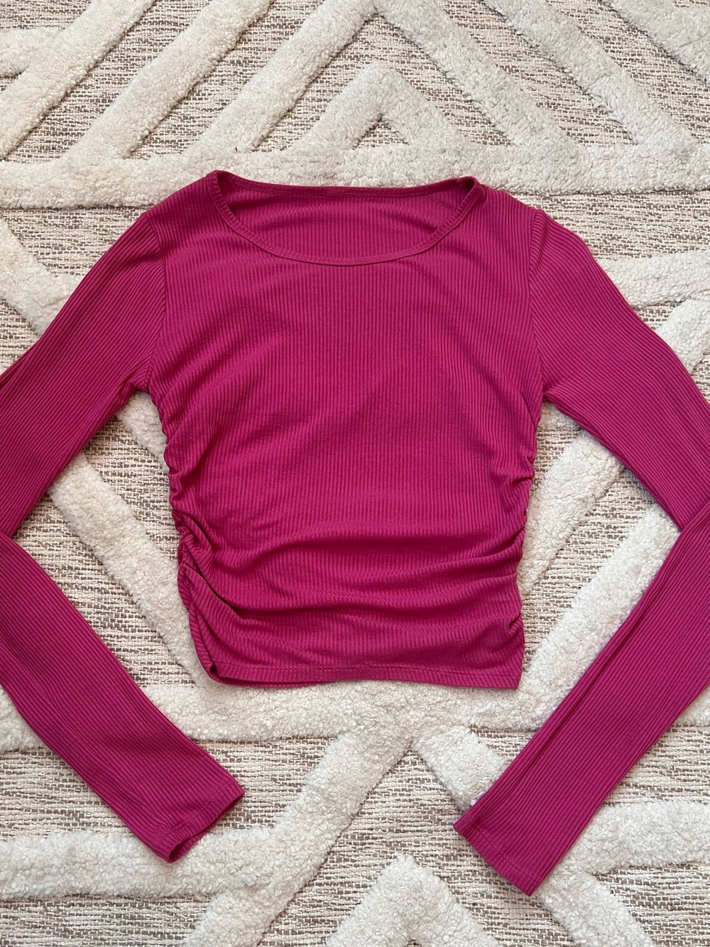 ALO Gather Ribbed Long Sleeve Crop Top Raspberry Magenta Small